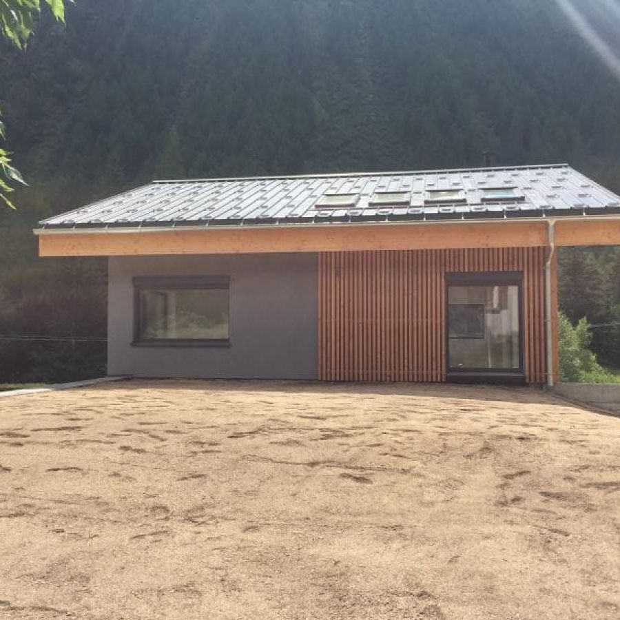 Maison bardage à claire voie, menuiserie aluminium