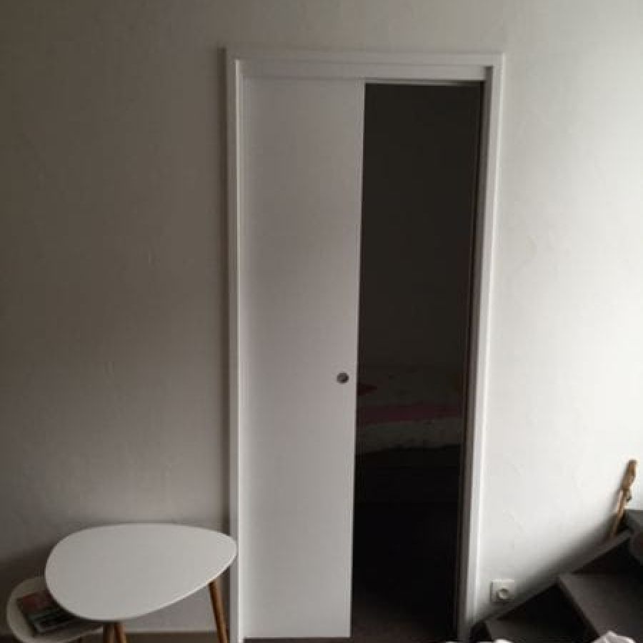 Porte coulissante à galandage à Argentière