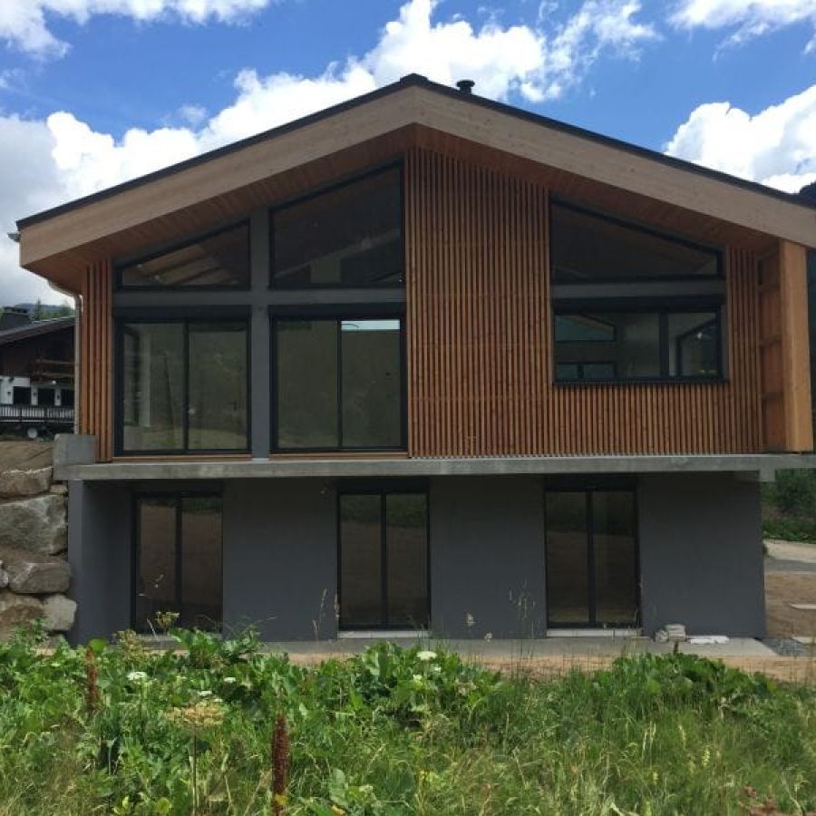 Maison bardage à claire voie, menuiserie aluminium