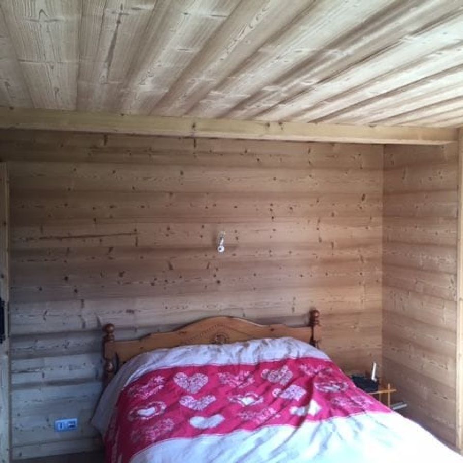 Chambre en sapin chauffé brossé