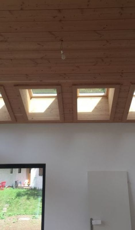 Plafond lambris douglas avec velux